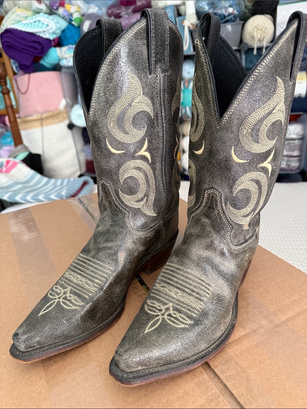 Justin’s Women's Black Western Embroidered Cowboy Boots in size 7.5